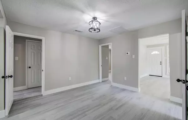 Highlands, TX 77562,1007 San Jacinto Street