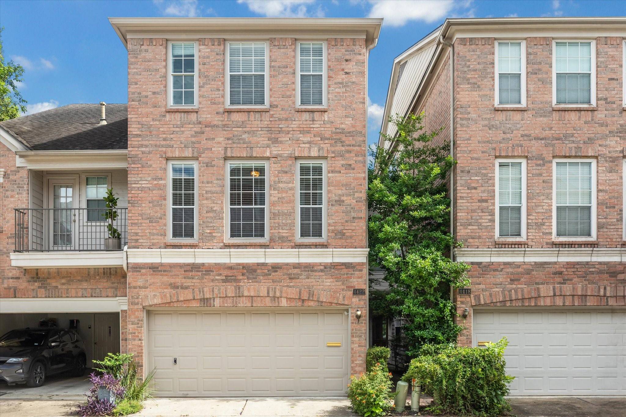 4422 Castle Court PL, Houston, TX 77006