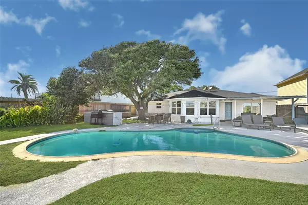 Beach City, TX 77523,8010 Ocean DR