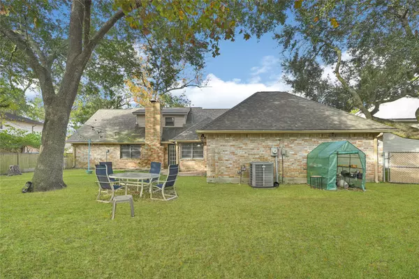 Friendswood, TX 77546,225 Saint Cloud DR