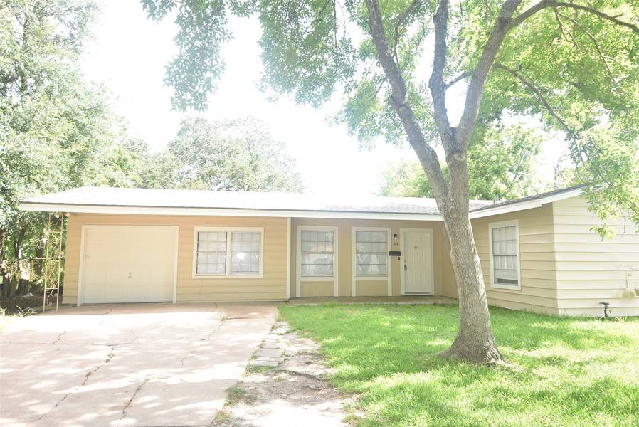 210 19th AVE N, Texas City, TX 77590