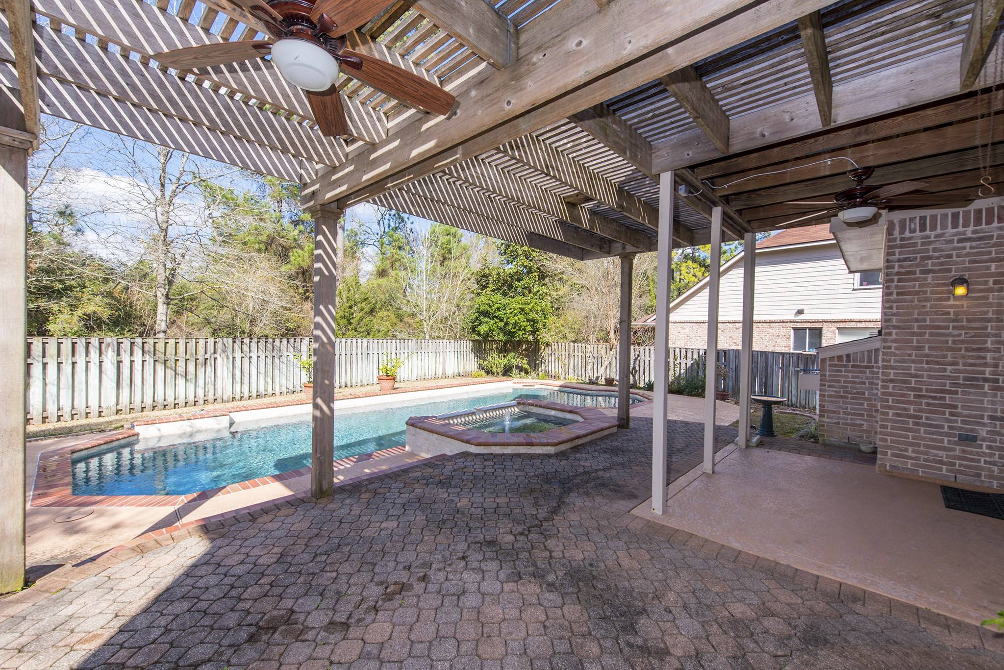 26 Clovergate CIR, The Woodlands, TX 77382