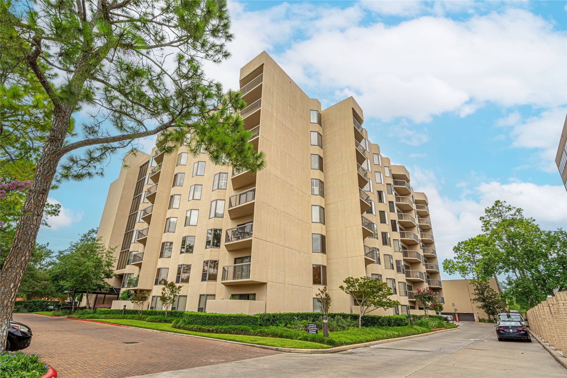 661 Bering DR #506, Houston, TX 77057