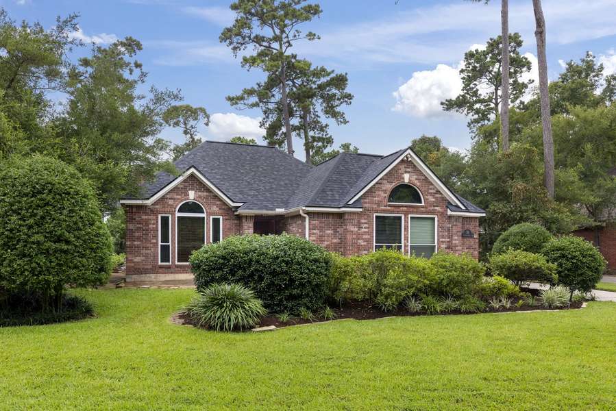 31 E Bonneymead CIR, The Woodlands, TX 77381