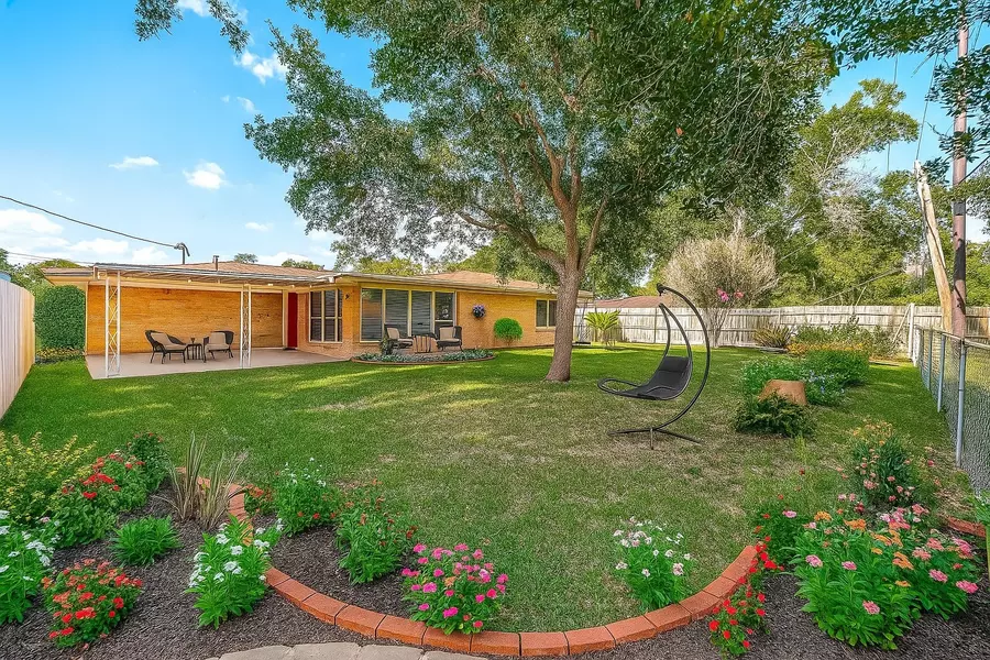 921 Roberts ST, Wharton, TX 77437