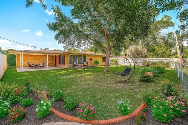 921 Roberts ST, Wharton, TX 77437