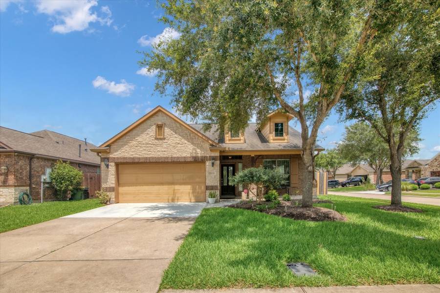 3215 W Trail DR, Pearland, TX 77584
