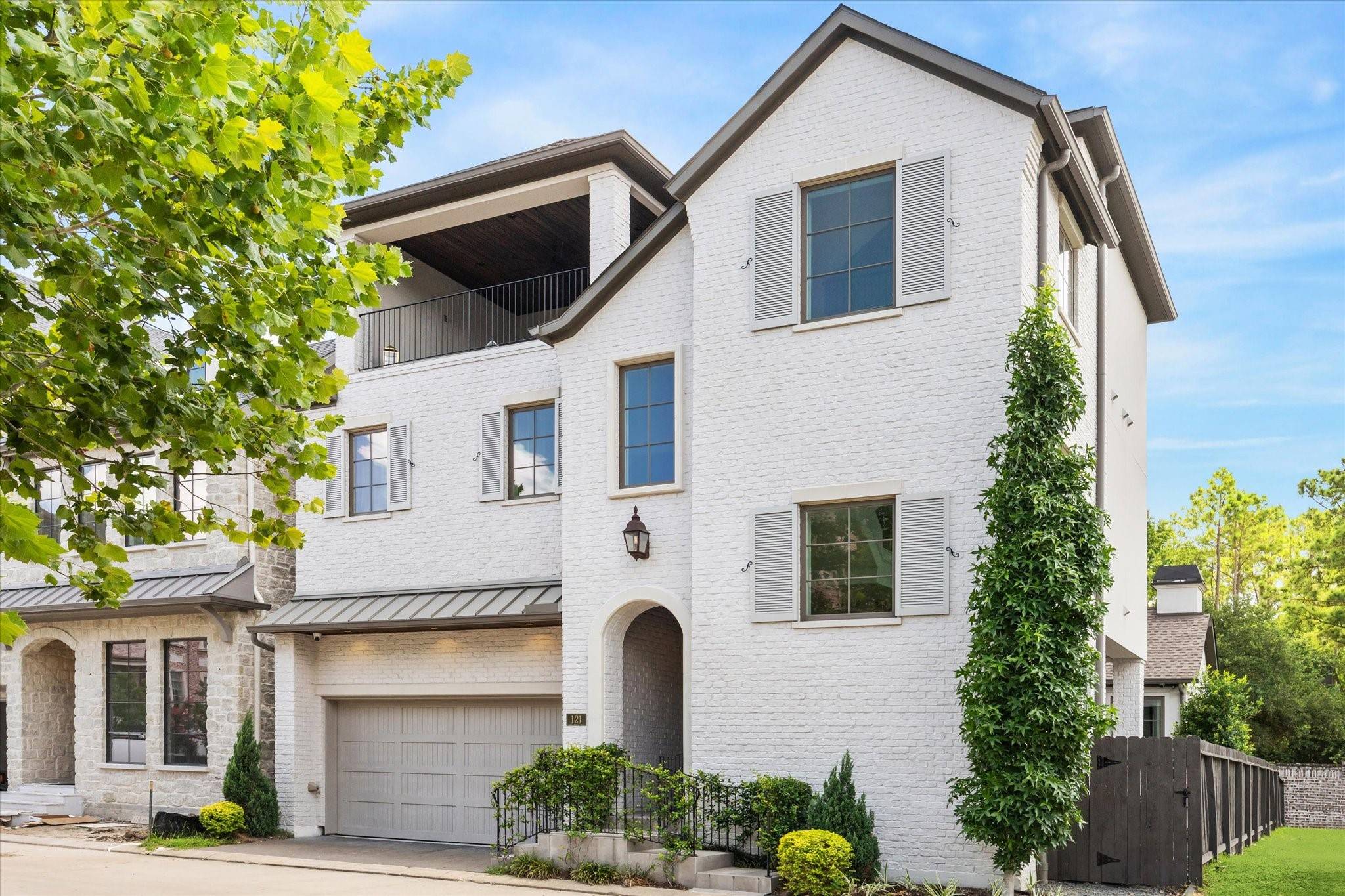 121 Memorial Parkview DR, Houston, TX 77024