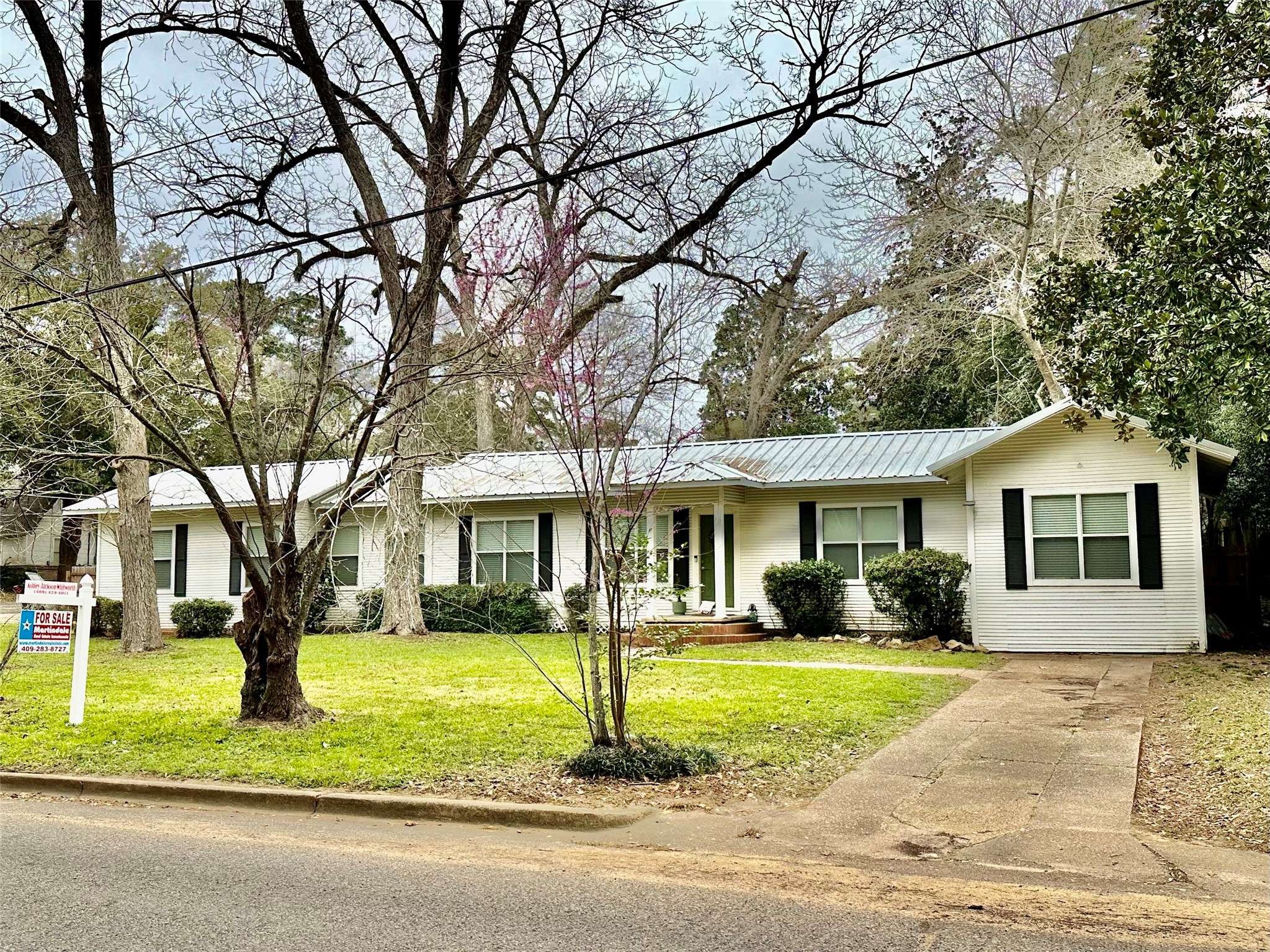 910 W Dogwood ST,  Woodville,  TX 75979