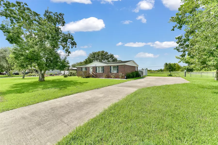 10203 S Country DR, Alvin, TX 77511