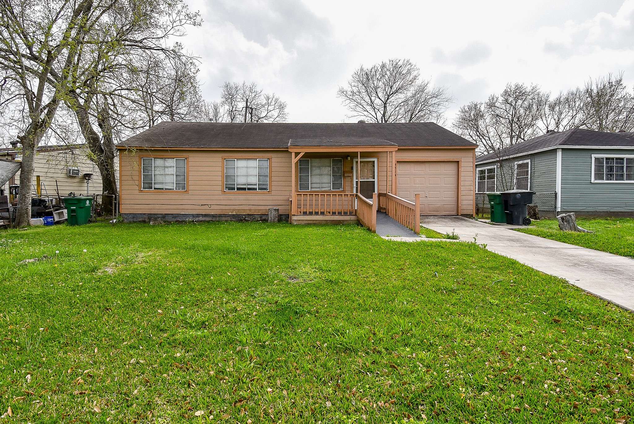 4814 Scenic DR, Houston, TX 77048
