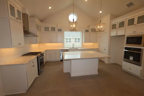 Sealy, TX 77474,500 Cane Crossing Lake DR