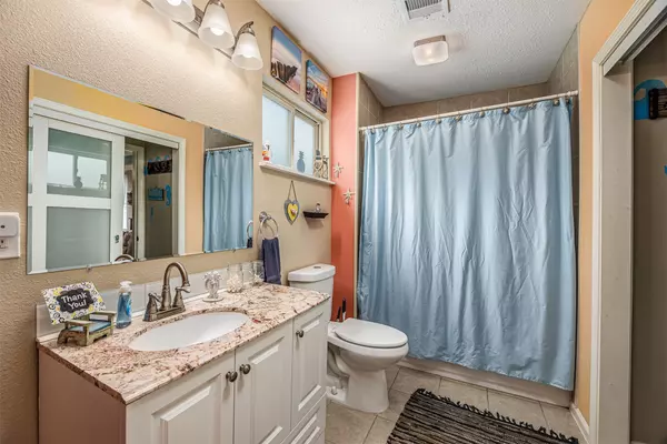 Galveston, TX 77550,1315 40th street rear