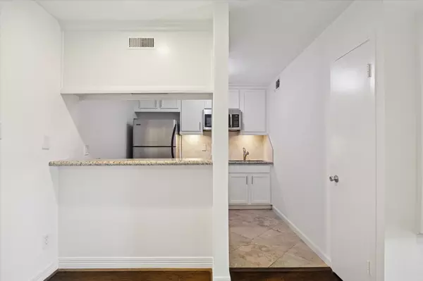 Houston, TX 77027,3131 Cummins ST #18