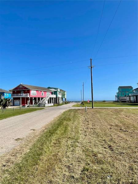2813 Gulfview LN, Crystal Beach, TX 77650