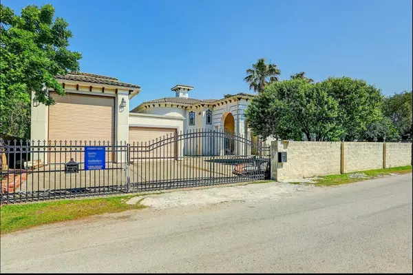 Dickinson, TX 77539,135 1st ST