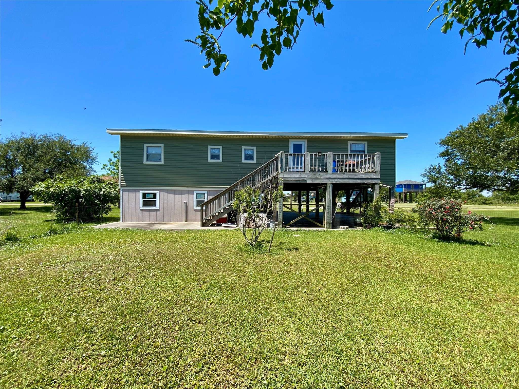 1228 Bahama LN, Port Bolivar, TX 77650