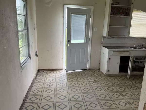 Freeport, TX 77541,302 S Avenue F