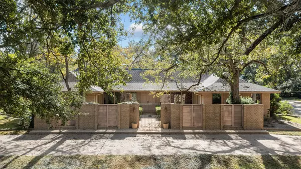 909 E Mimosa LN, Crockett, TX 75835