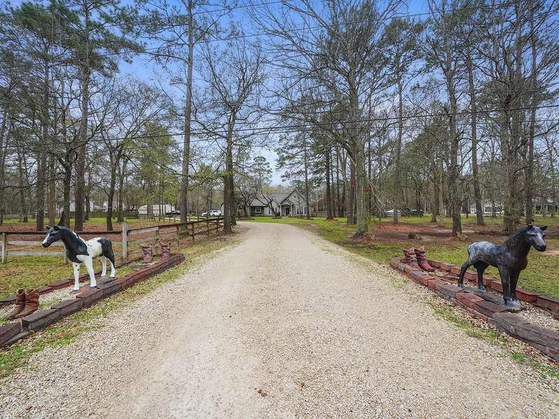 28710 Misty Oaks DR, Huffman, TX 77336
