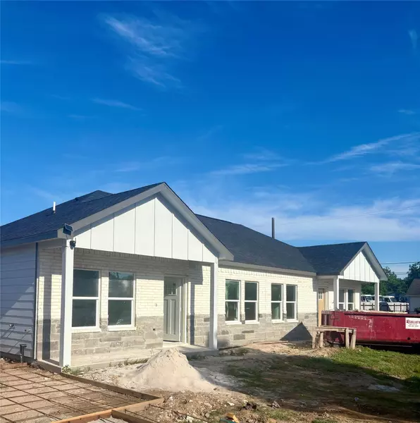 8001 Buchanan ST, Houston, TX 77029