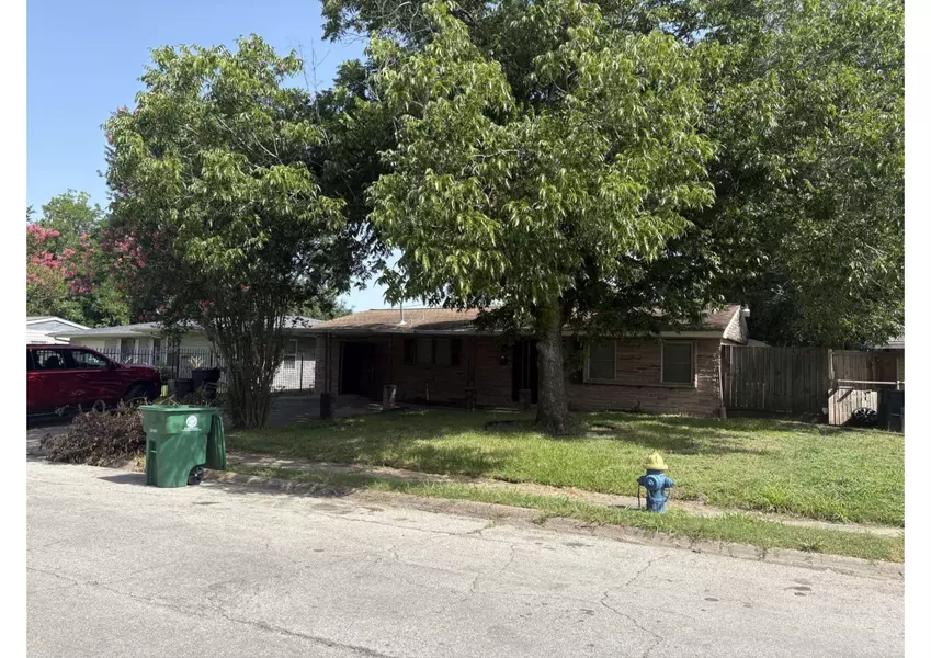 5923 Van Fleet ST, Houston, TX 77033