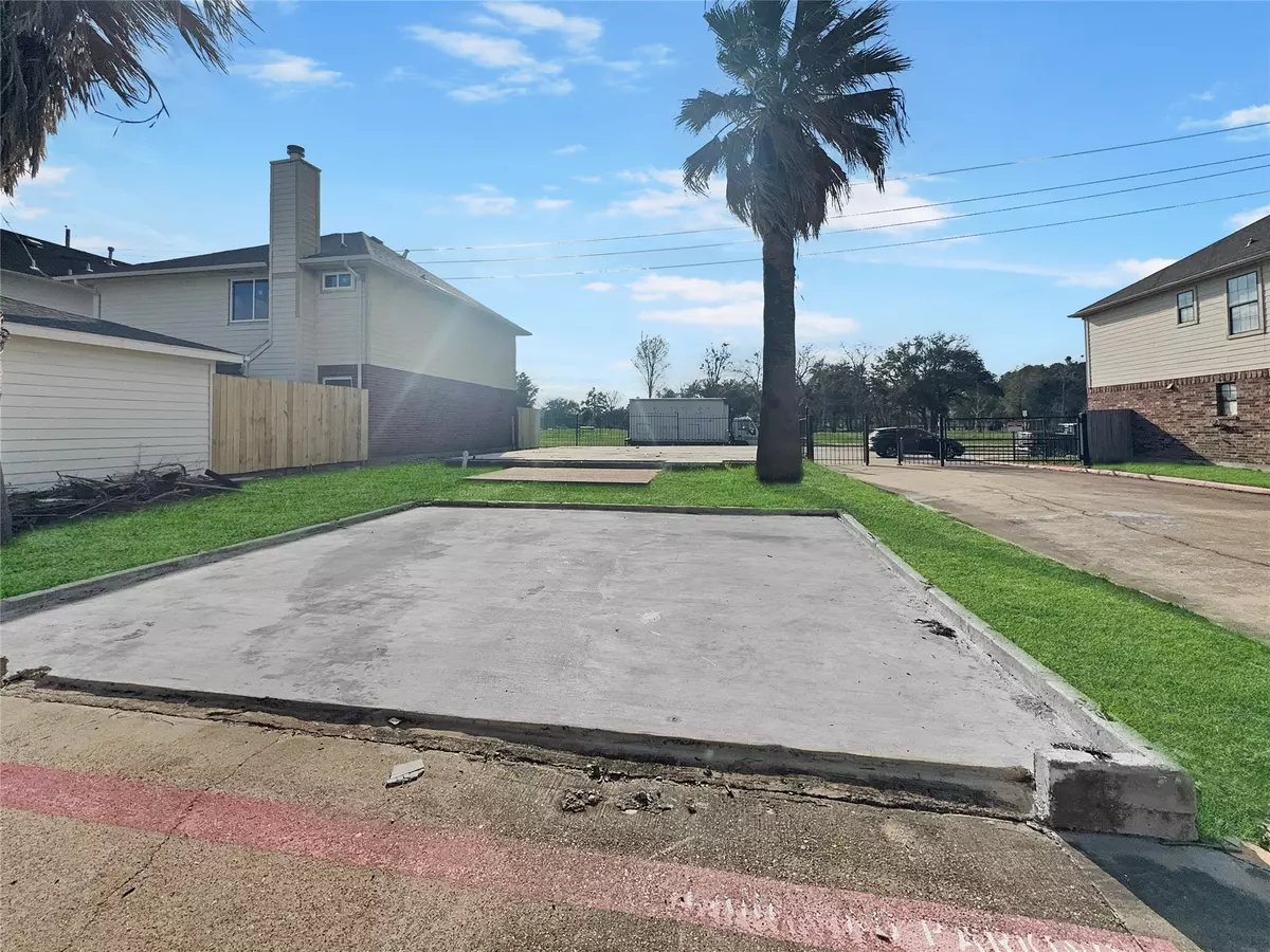 Houston, TX 77083,8627 Rustling Leaves DR