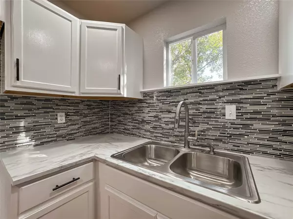 Alvin, TX 77511,1009 W Snyder ST