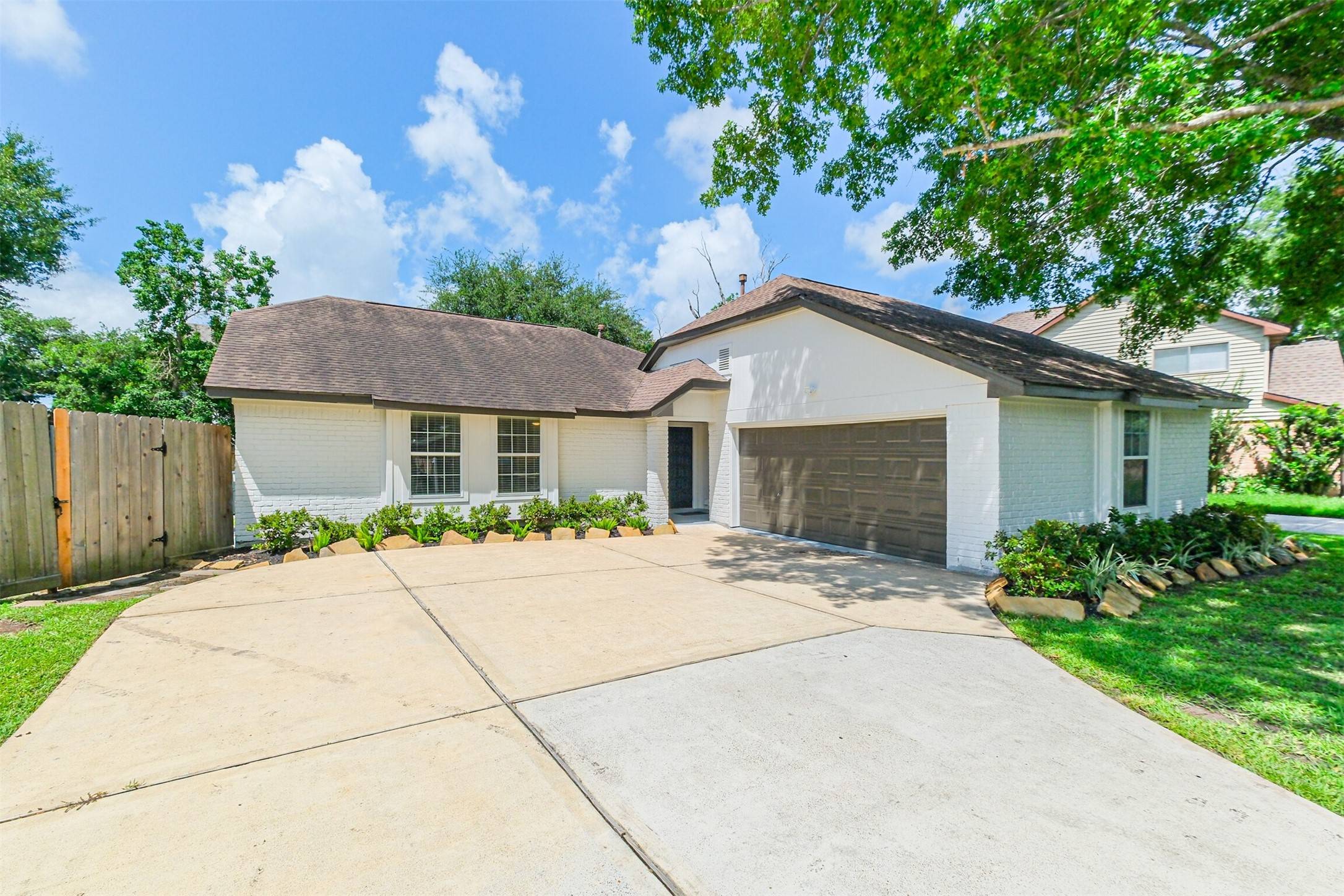 150 Squires BND, Stafford, TX 77477