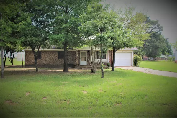 Grapeland, TX 75844,704 El Camino DR