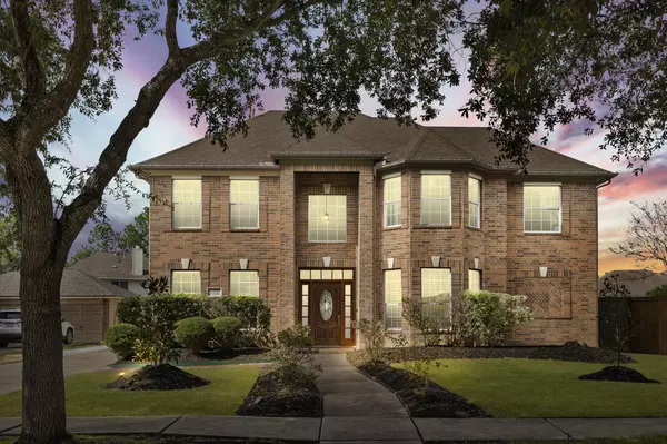 2354 Golden Shores LN, League City, TX 77573