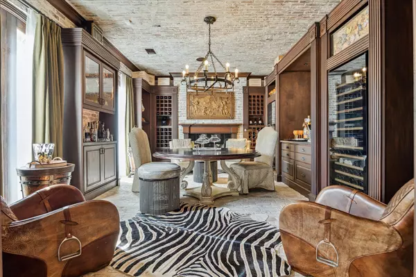 Houston, TX 77056,5602 Indian CIR