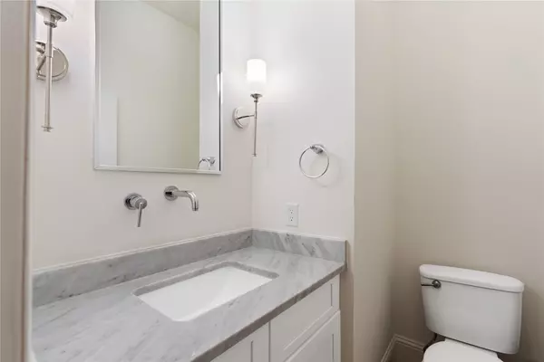 Houston, TX 77008,531 W 27th ST