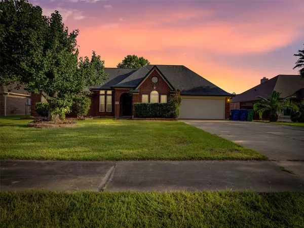 114 Audubon Woods DR, Richwood, TX 77531