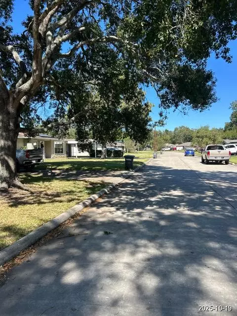 Hitchcock, TX 77563,407 Meadow LN