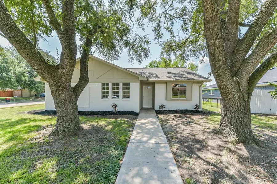 11734 Bexar DR, La Porte, TX 77571