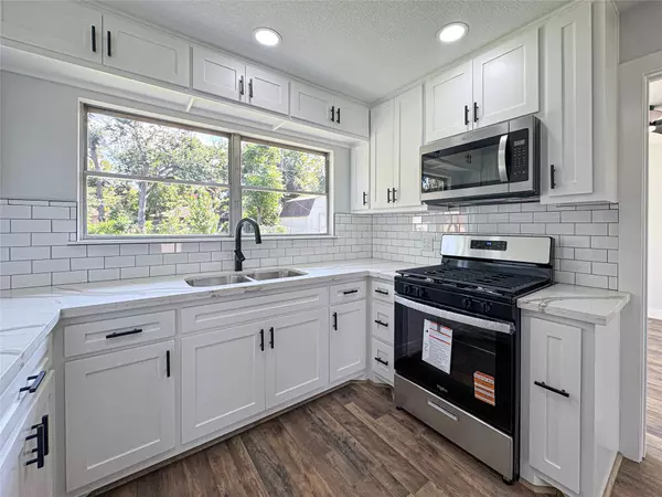 Lake Jackson, TX 77566,404 Wisteria ST