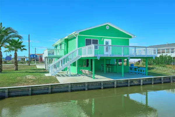 7117 Delesandri DR, Hitchcock, TX 77563