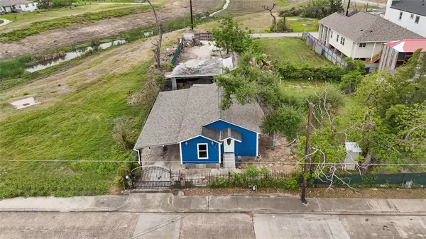 5015 Falls ST, Houston, TX 77026