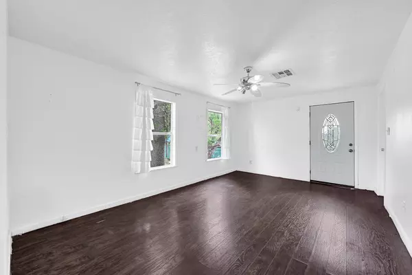 Houston, TX 77026,5015 Falls ST