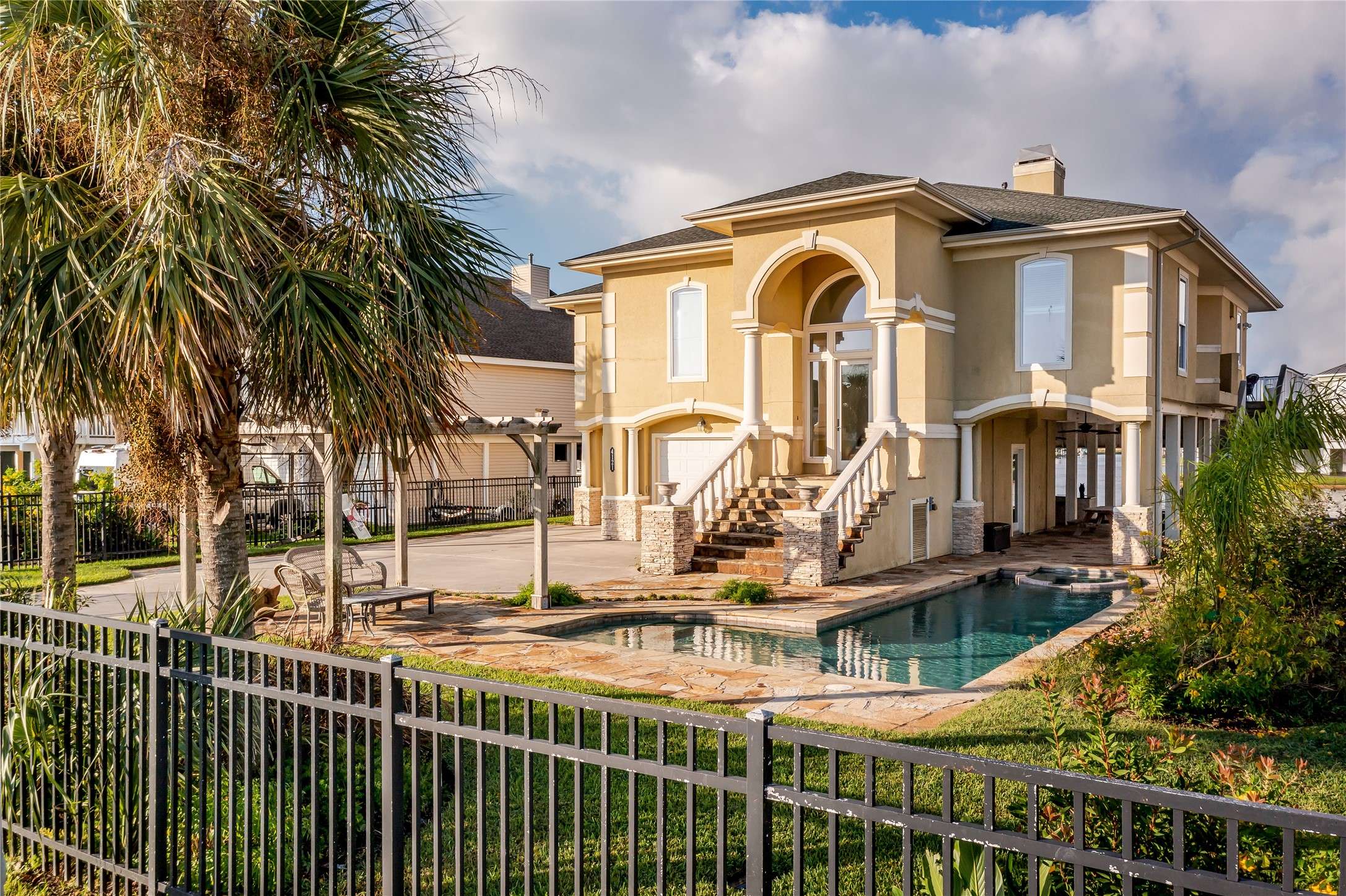 4121 W Bayside WAY, Jamaica Beach, TX 77554