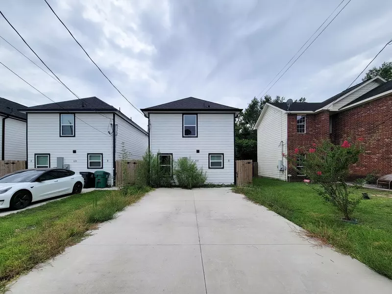 8122 Sterlingshire ST #A, Houston, TX 77078