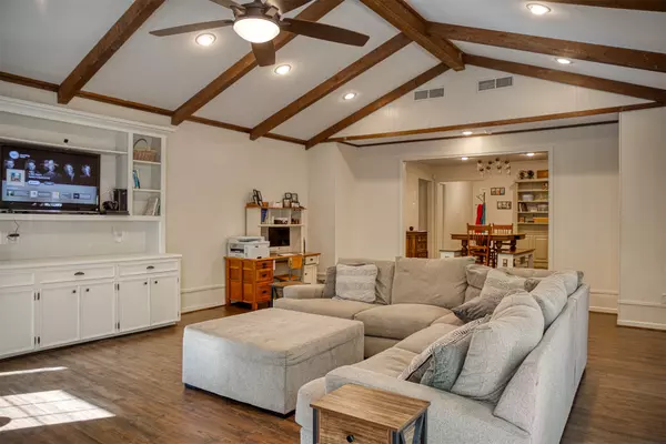 Palestine, TX 75801,310 Lakeshore DR