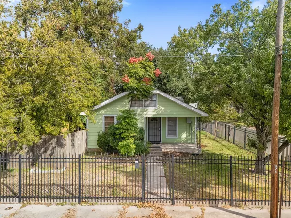 Baytown, TX 77520,222 E James ST