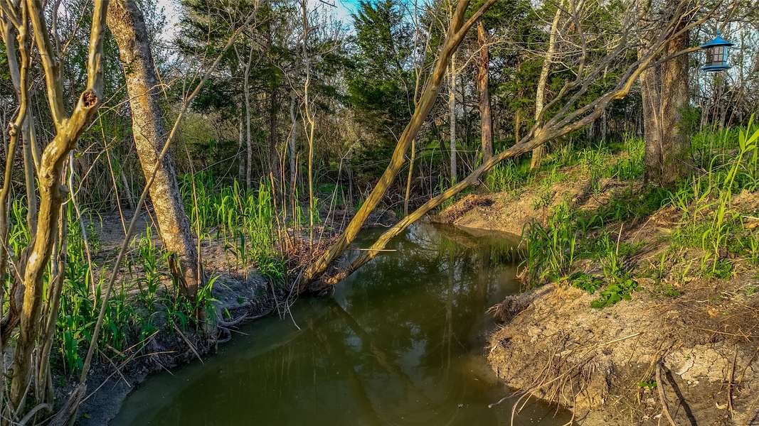 5914 Guettermann-Ehler RD, Muldoon, TX 78945