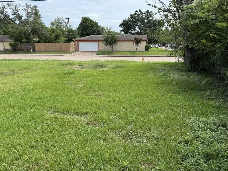2901 Rust AVE, Texas City, TX 77590