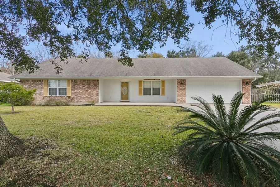 815 1st ST, Winnie, TX 77665