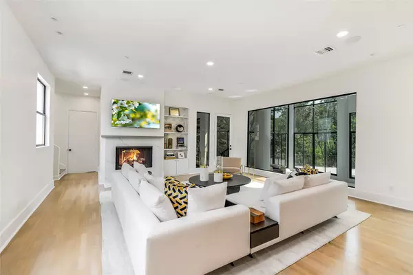 Houston, TX 77024,10663 Memorial DR