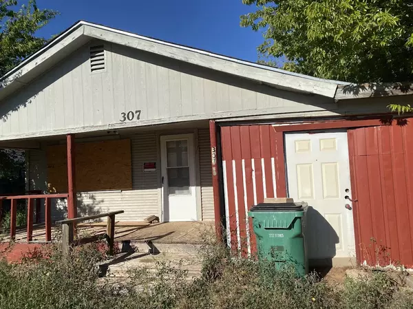 Electra, TX 76360,307 E Summit AVE
