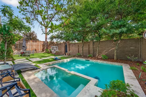 1526 Potomac DR, Houston, TX 77057